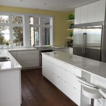 Modern High Gloss Lakehouse Kitchen
