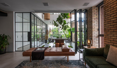 Mumbai Houzz: A Central Courtyard Opens Up a City Flat to Nature