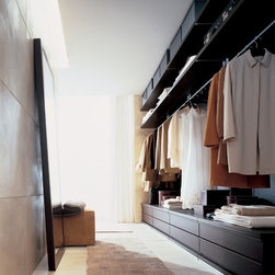ubik walk-in closet hr - Closet Storage