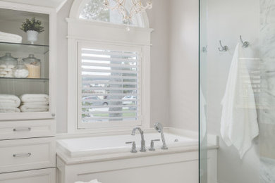 Inspiration for a timeless bathroom remodel in Tampa