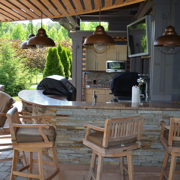 Circle of Elegance: Contemporary Circular Pergola Patio