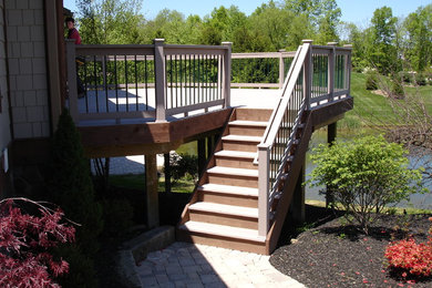 Inspiration for a timeless deck remodel in Cleveland