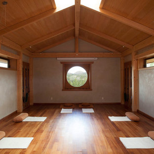 アルバカーキのアジアンスタイルのおしゃれなホームジムの写真