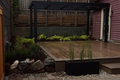 Home design - small modern home design idea in Portland