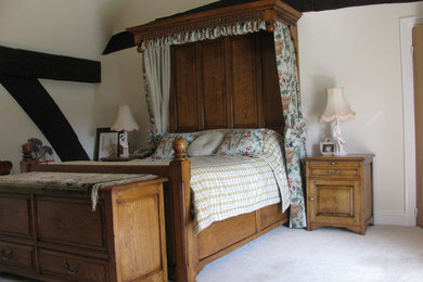 Traditional solid oak bedroom furniture