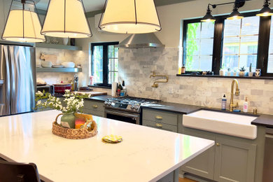 Kitchen - transitional kitchen idea in Milwaukee