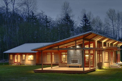 Inspiration for a mid-sized contemporary green one-story wood exterior home remodel in Seattle with a shed roof