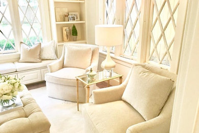Transitional living room photo in Little Rock
