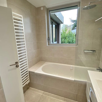 Salle de bain avec fenêtre