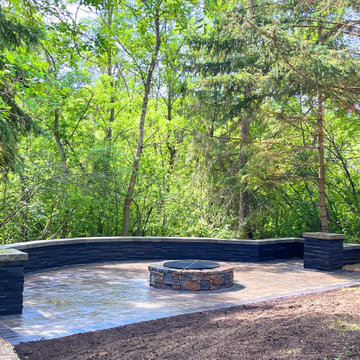 Firepit with seating wall patio