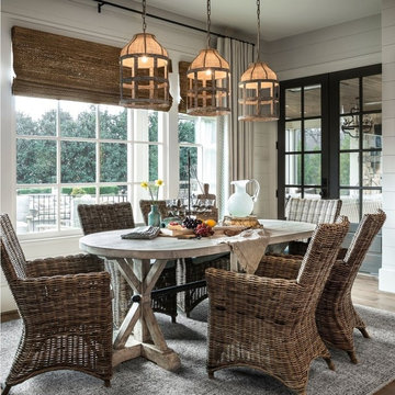 Casual Dining – Coastal Farmhouse Style