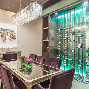 ラスベガスの広いコンテンポラリースタイルのLDKの画像 (ベージュの壁、暖炉なし、グレーの床)