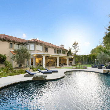 Swimming Pool Building Service
