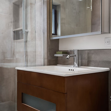 Small Floating Vanity in Compact Modern Bathroom