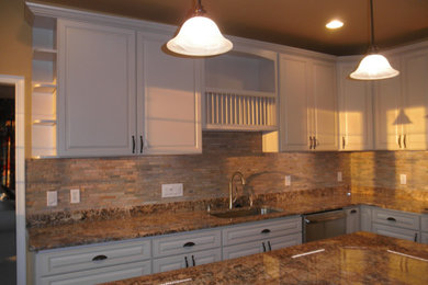 Example of a minimalist kitchen design in Baltimore