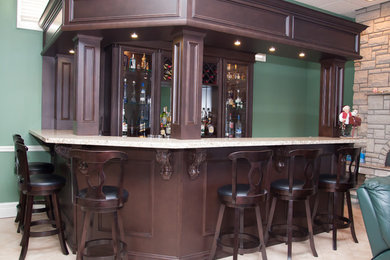 Example of a home bar design in Toronto