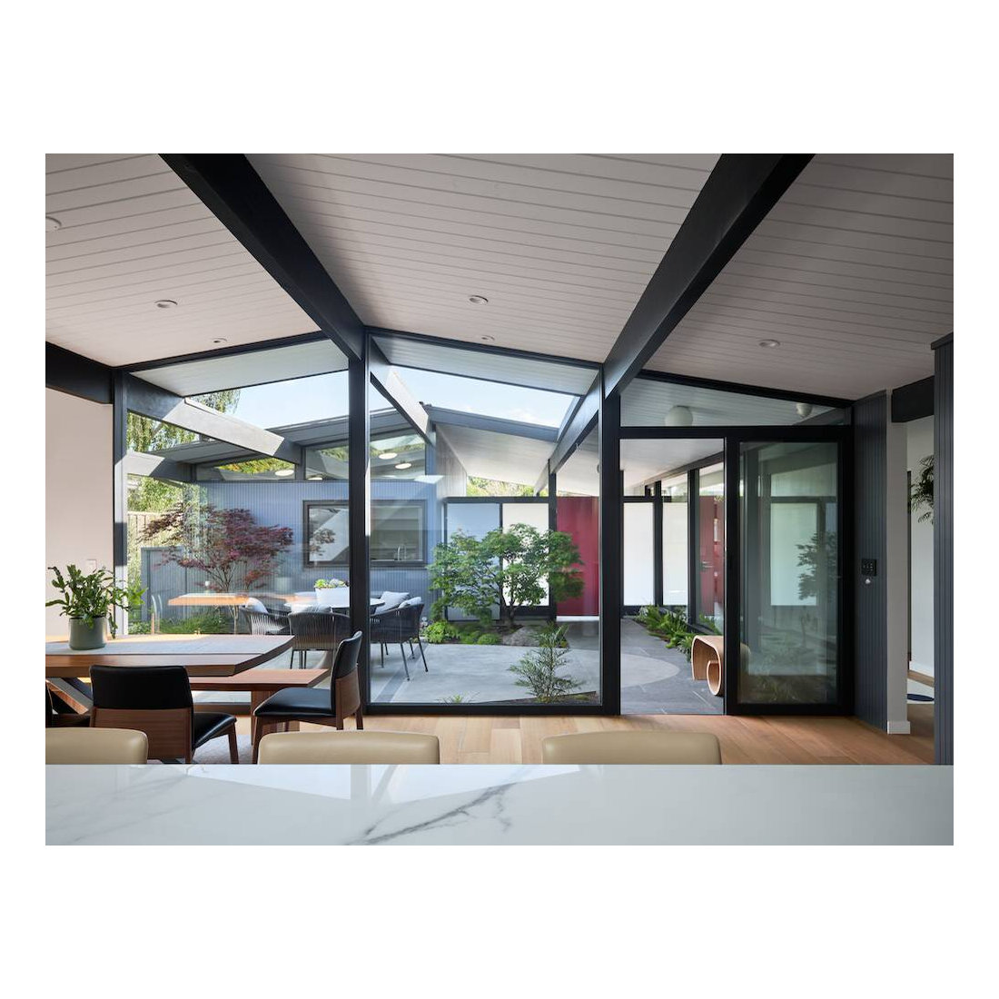 Flowing Courtyard Eichler
