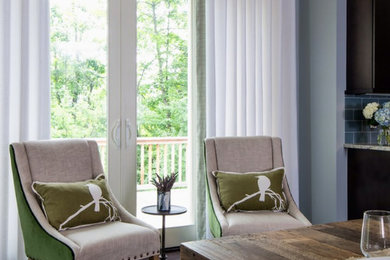 Example of a classic dining room design in Detroit