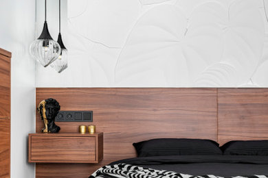Diseño de dormitorio principal moderno de tamaño medio con paredes blancas, suelo de mármol, suelo gris y panelado