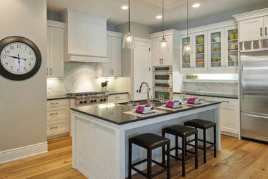 Elegant kitchen photo in Tampa