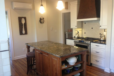 Mid-sized elegant kitchen photo in Cleveland