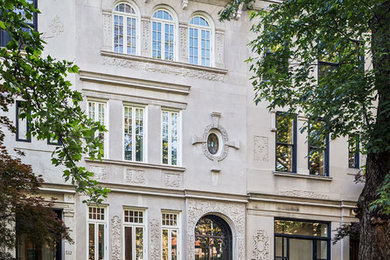Example of an eclectic home design design in New York