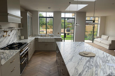 Example of a trendy kitchen design in London