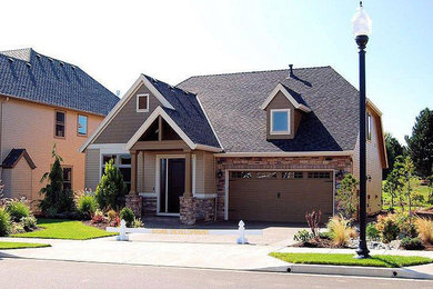 Elegant home design photo in Portland