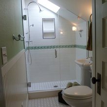 176 Wilmot Rd - Attic bathroom