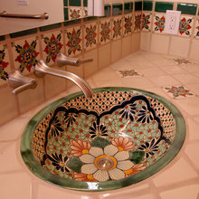Beautiful bathroom with a Mexican Style.