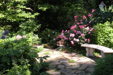 Design ideas for a traditional landscaping in Philadelphia.