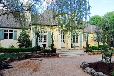 Photo of a traditional landscaping in Oklahoma City.