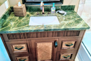 Example of a bathroom design in Hawaii