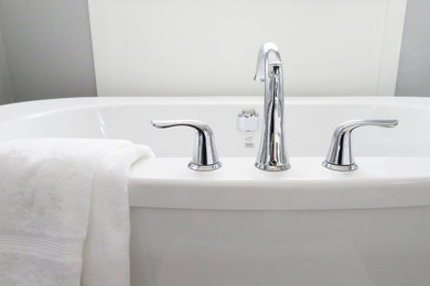 Bathroom - bathroom idea in Chicago
