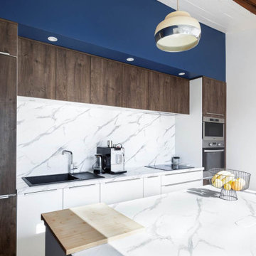 Rénovation complète d'une cuisine équipée tendance et moderne.