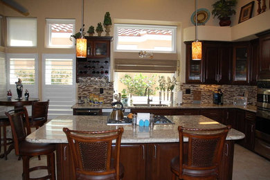 Kitchen - traditional kitchen idea in Orange County