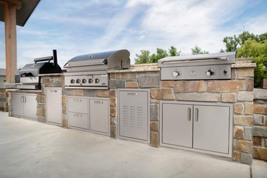Outdoor Kitchen to Cook for a Crowd