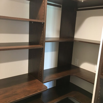Pantry in sable Glow