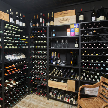 Weinregale BLACK PURE aus pulverbeschichtetem Metall