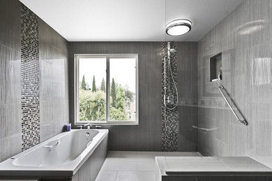 Inspiration for a modern bathroom remodel in Orange County