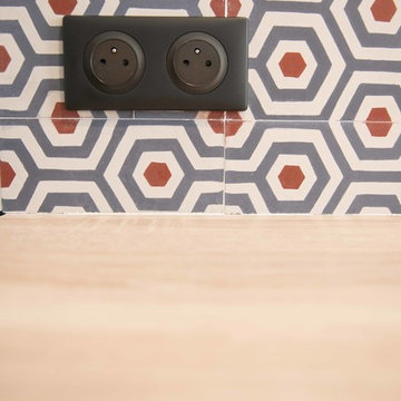 Le motif Lunatic en fil rouge dans la cuisine