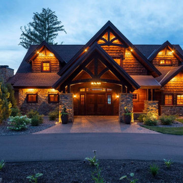 Luxurious Lakeshore Lodge
