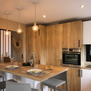Style Ethnic chic pour la rénovation d'un appartement avec conception de cuisine