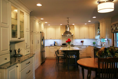 Elegant kitchen photo in Dallas