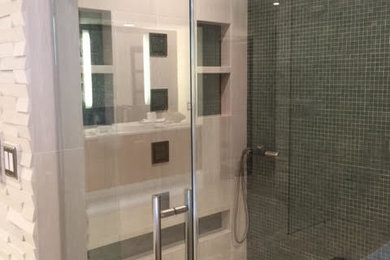 Example of a trendy bathroom design in Tampa