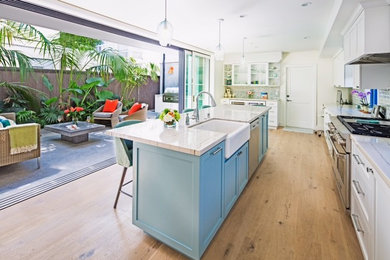 Example of a beach style kitchen design in Los Angeles