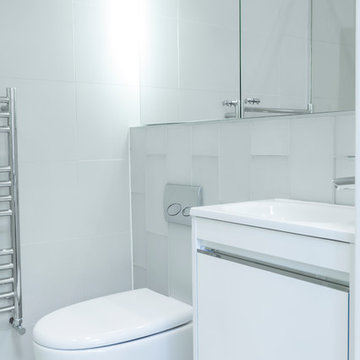 A Compact & Contemporary Bathroom