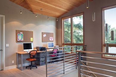 Home office - small modern home office idea in Los Angeles