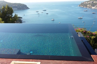 Photo of a transitional pool in Nice.