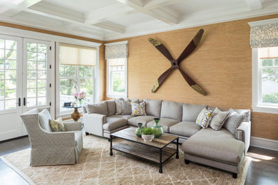 Transitional living room photo in Chicago